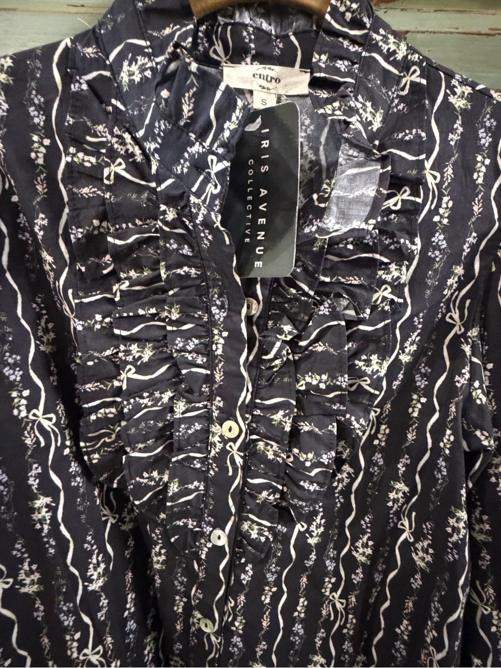 Entry Black and Cream Ruffled Front Long Sleeve Blouse - Picture 3 of 5